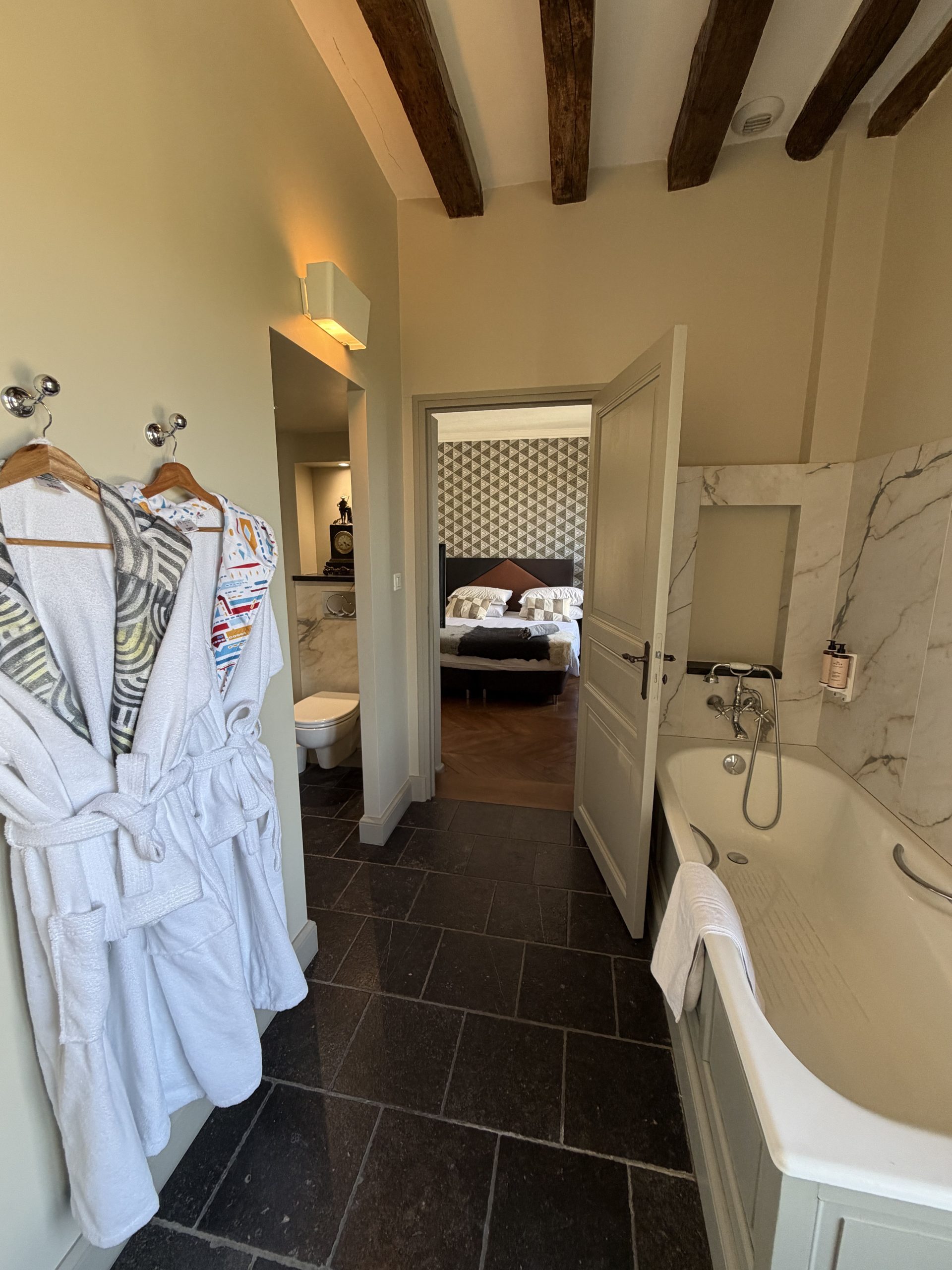 Chambre Russe vue parc et Tour XVe — photo 3