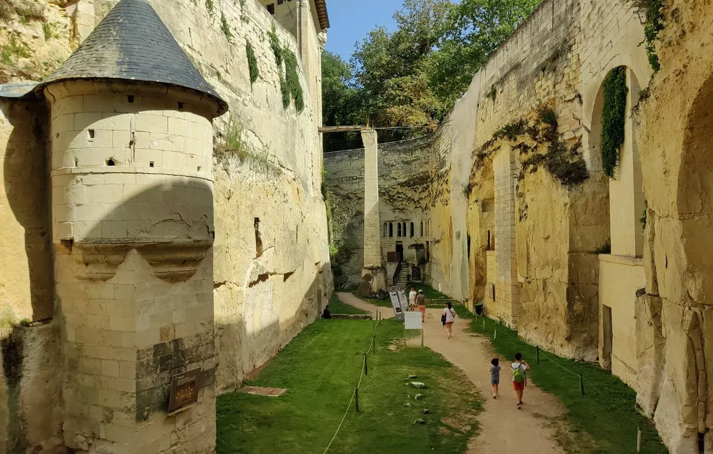 Le Château de Brézé — photo 2