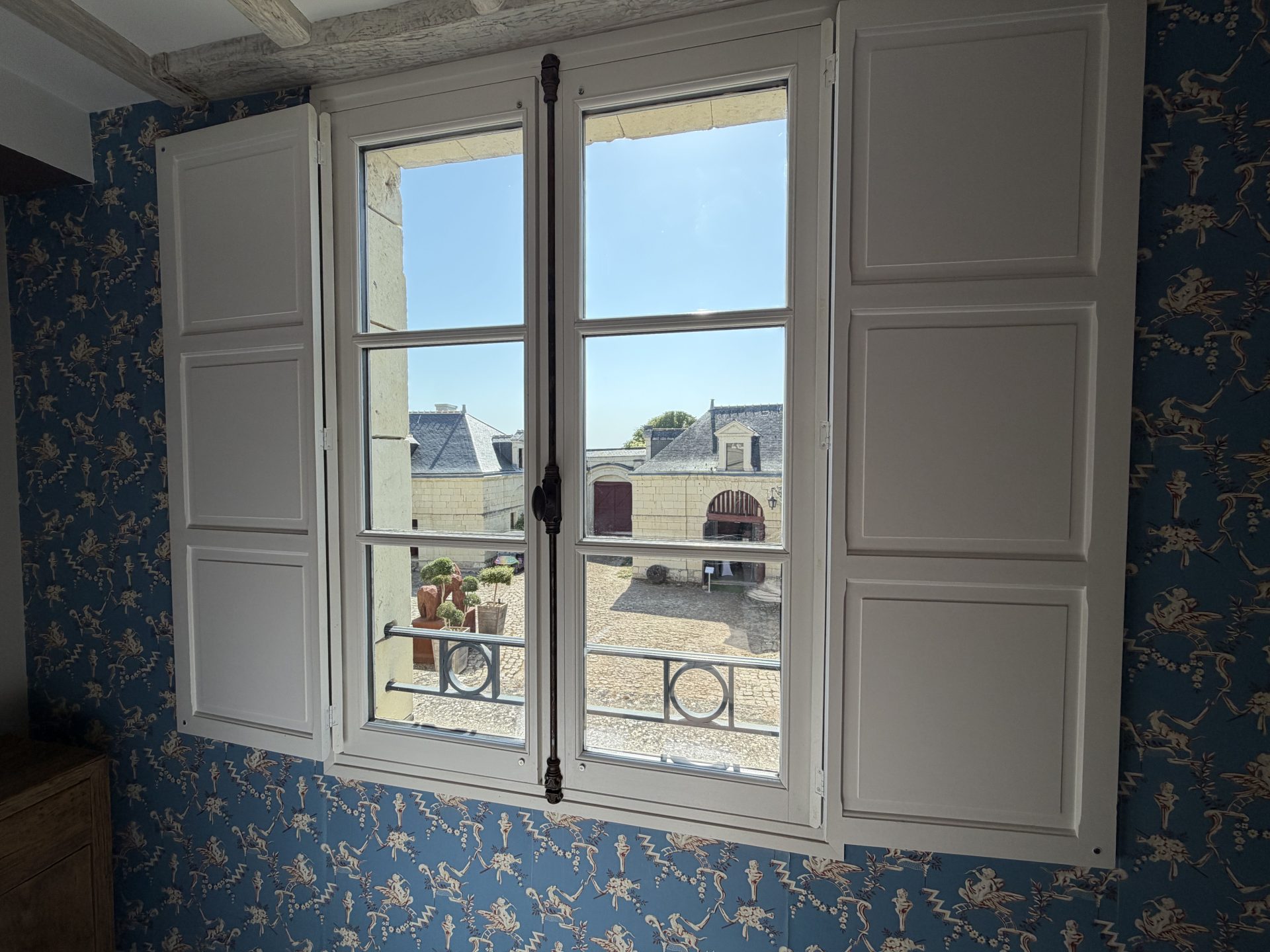 Chambre Angelot vue cour d'honneur — photo 3