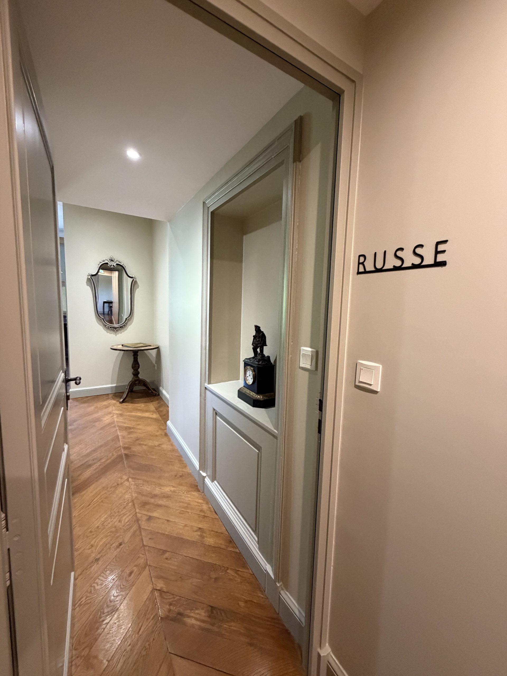 Chambre Russe vue parc et Tour XVe — photo 6